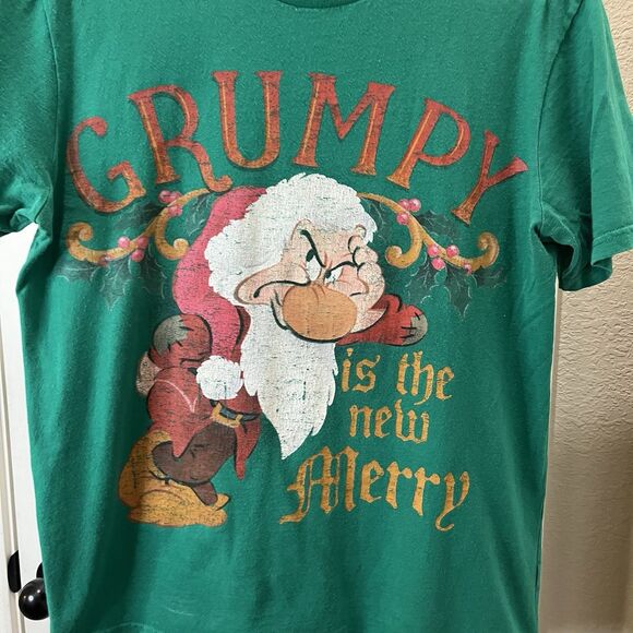 Disney Snow White Grumpy Dwarf Green Graphic Christmas Shirt Mens Size S - Picture 2 of 7